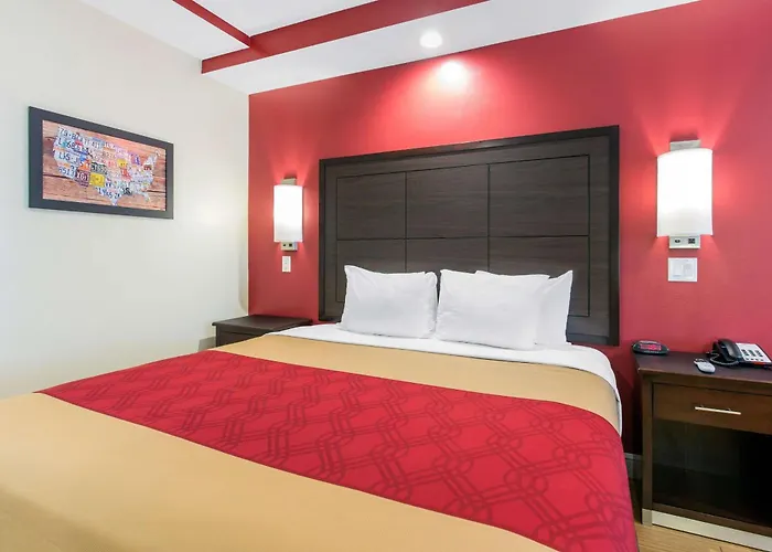 Red Star Inn & Suites