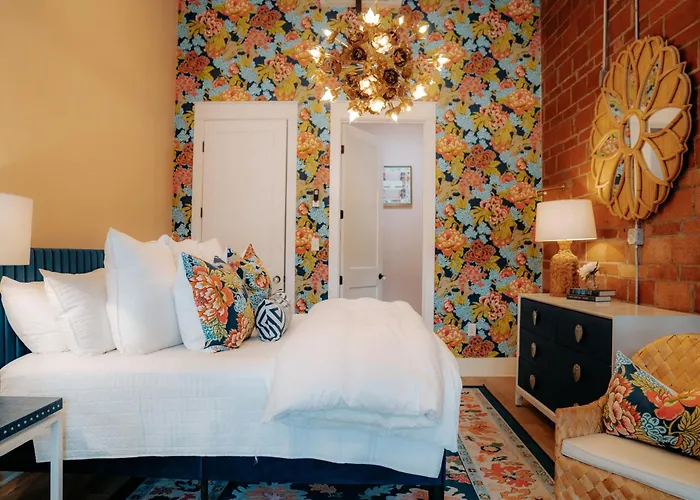 The Pink Room Luxury Boutique Escape One Mile To The Beach Near Cruise Ports